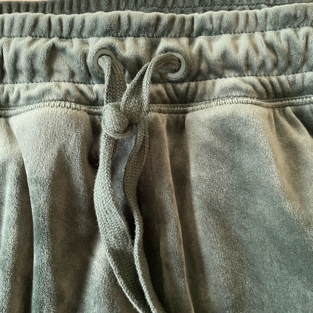EUC Aerie Dark Green Velour Jogger Sweatpants - Picture 5 of 8